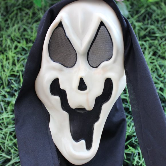 VTG Easter Unlimited Scream Ghostface Mask Melted Jagged Smile Glows in the Dark - Picture 3 of 8